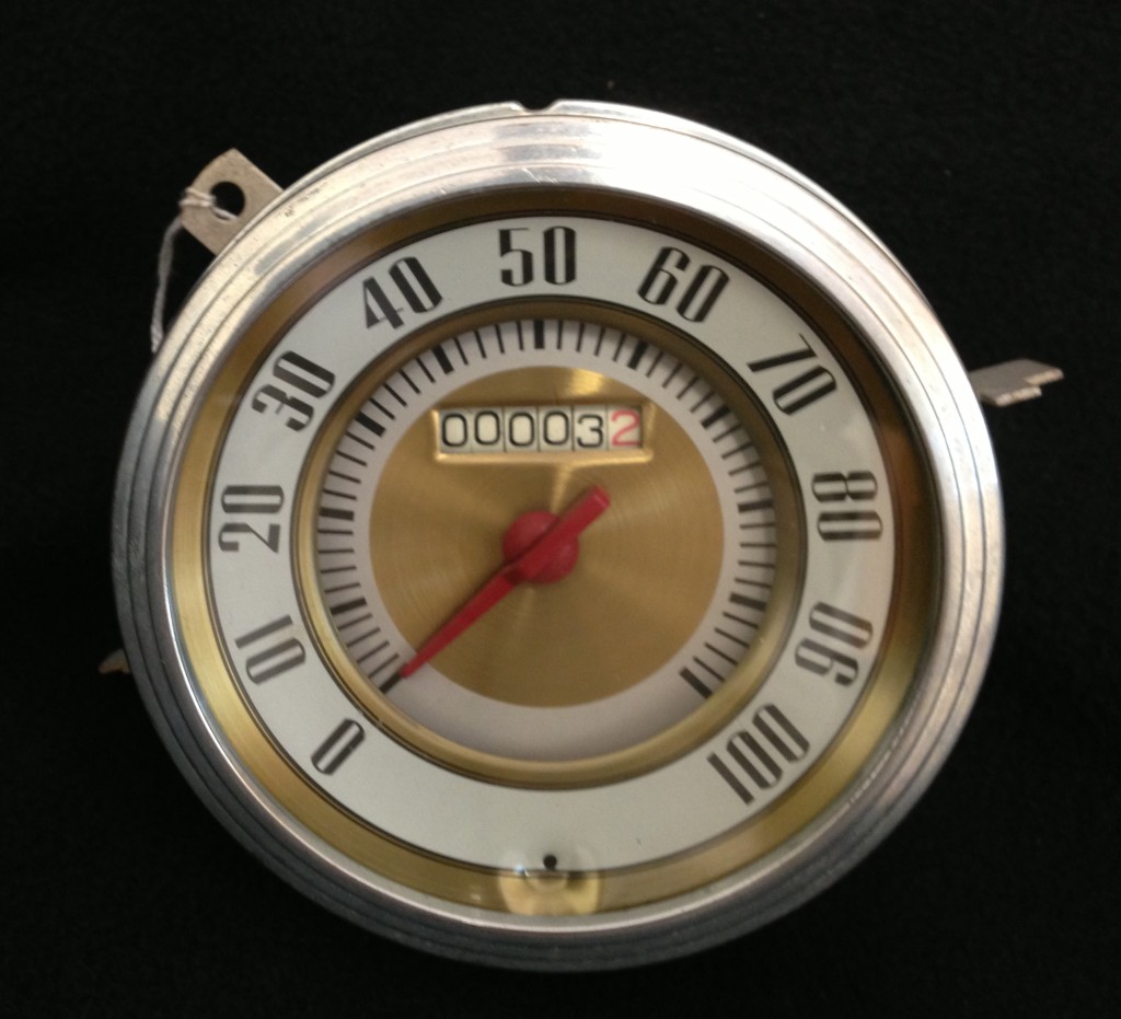 goldtrimspeedometer-100mph